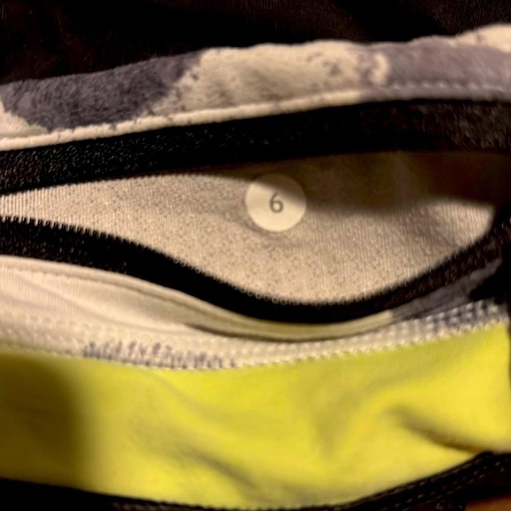 Lululemon size 6 inspire crop black green leggings beyond gym basic workout - Picture 4 of 4